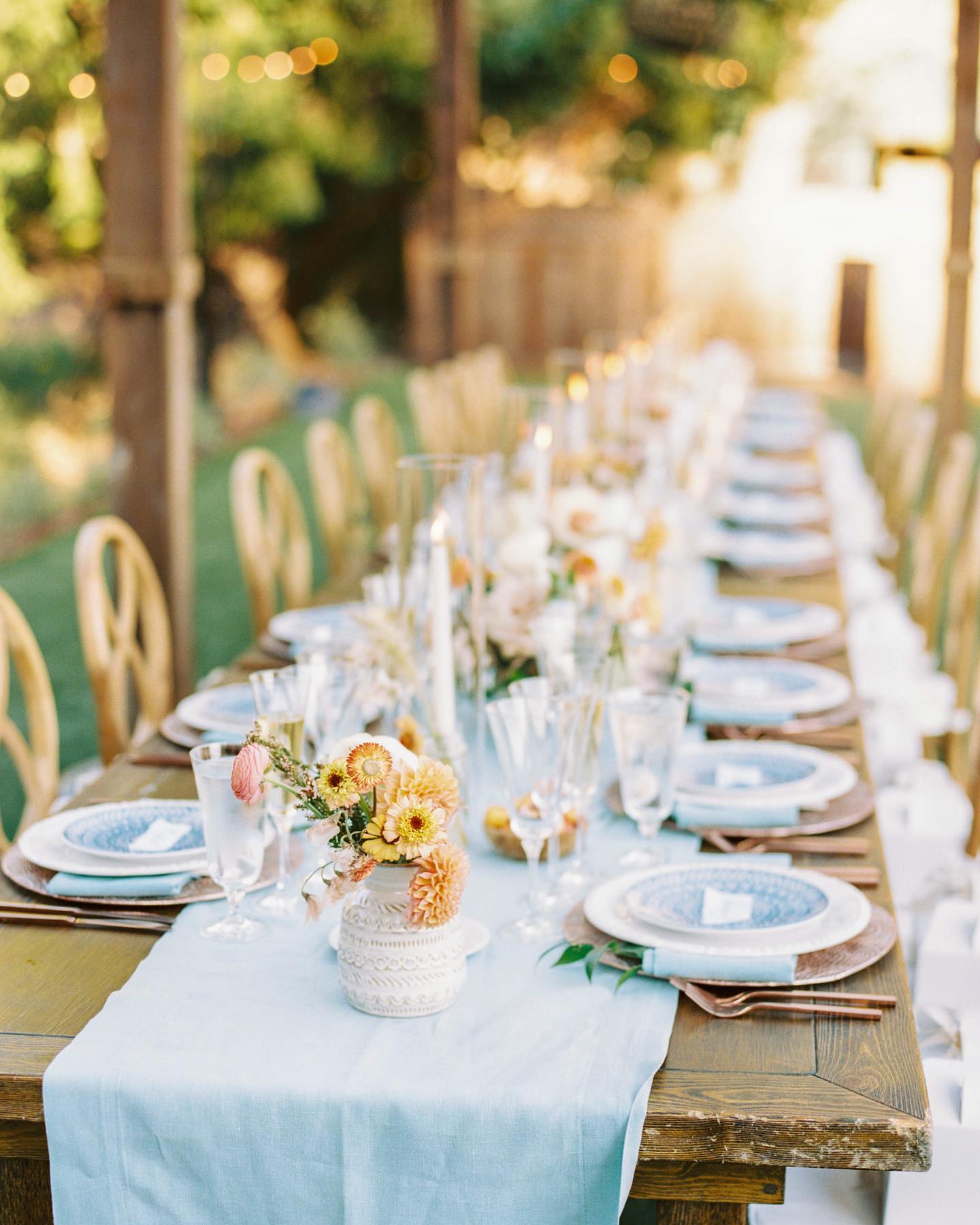 Montaje con mantel azul